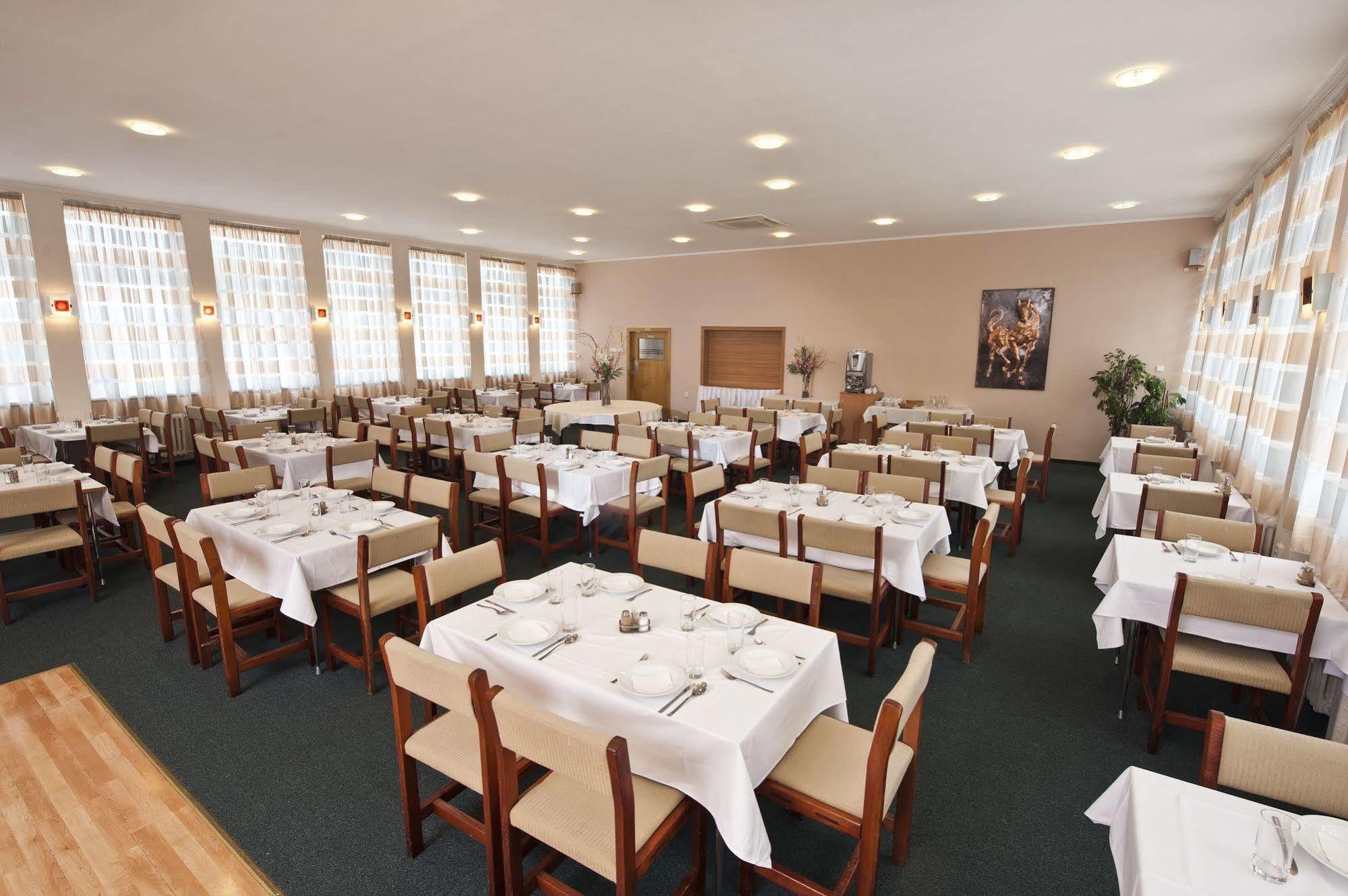 Hotel Plus Bratislava Dış mekan fotoğraf